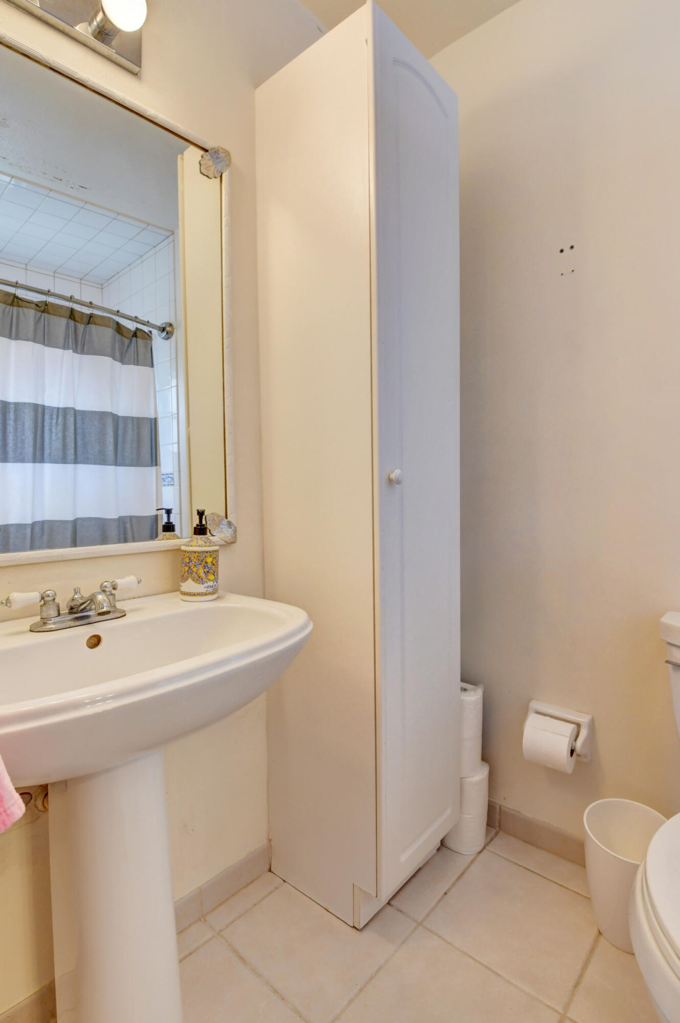 22093 Southwest 58th Avenue Boca Raton, FL 33428 - Photo 23 of 36 a bathroom with a sink a toilet and a mirror