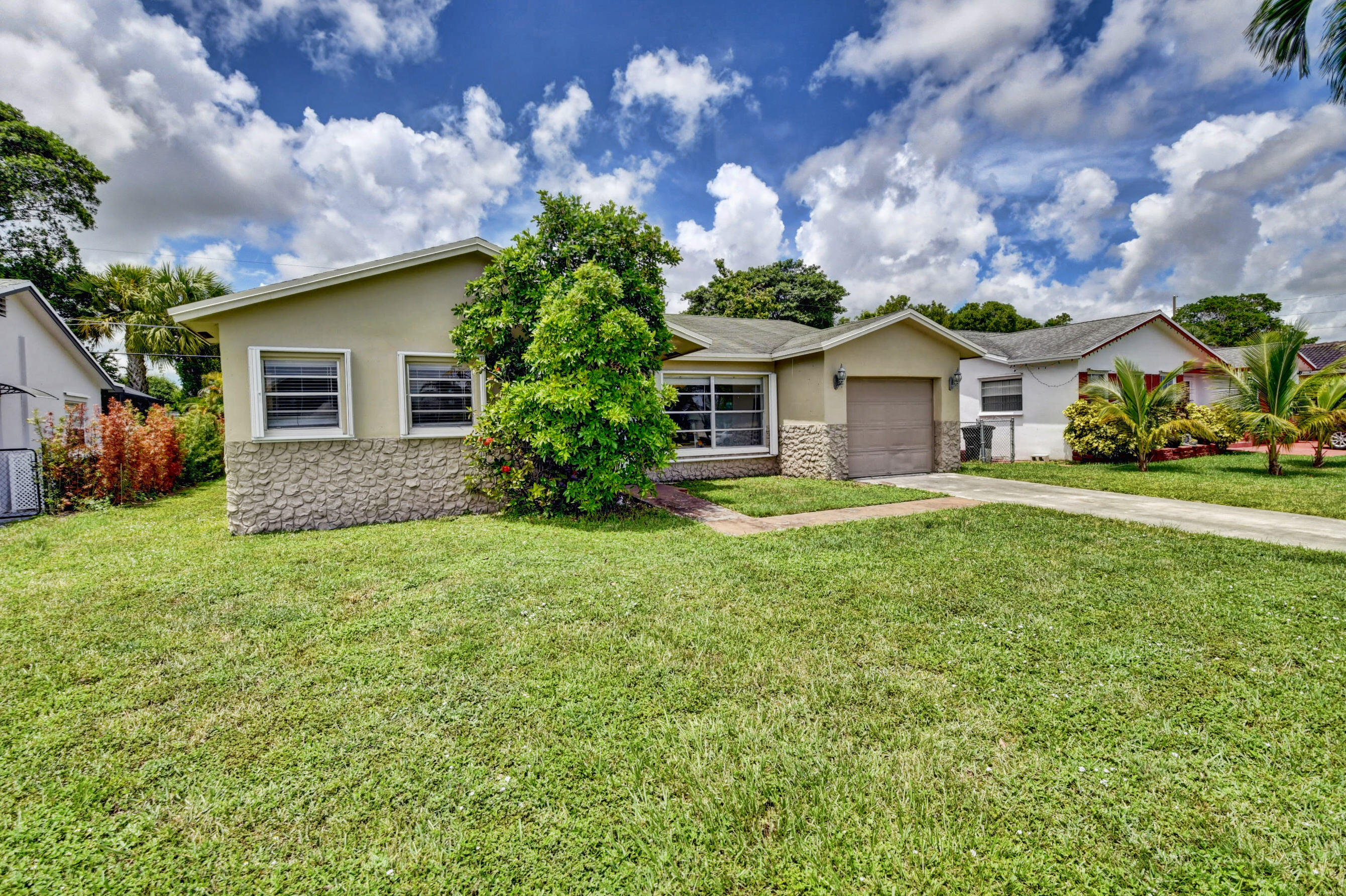 22093 Southwest 58th Avenue Boca Raton, FL 33428 - Photo 6 of 36 a front view of a house with garden