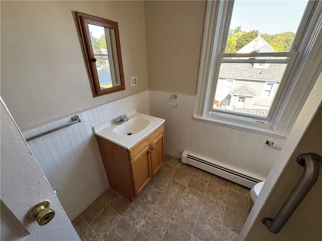 $1,675 | 186 6th Avenue, Woonsocket, RI 02895