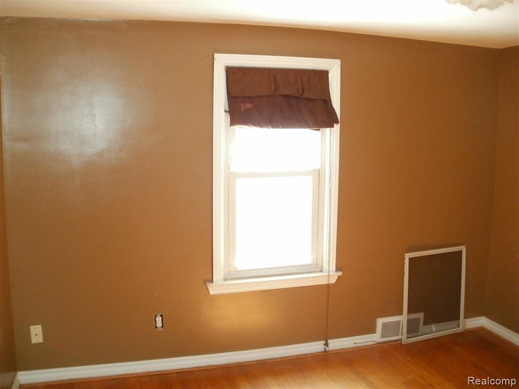 25848 Peter Kaltz Road Warren, MI 48091 - Photo 16 of 19 P1010105.JPG