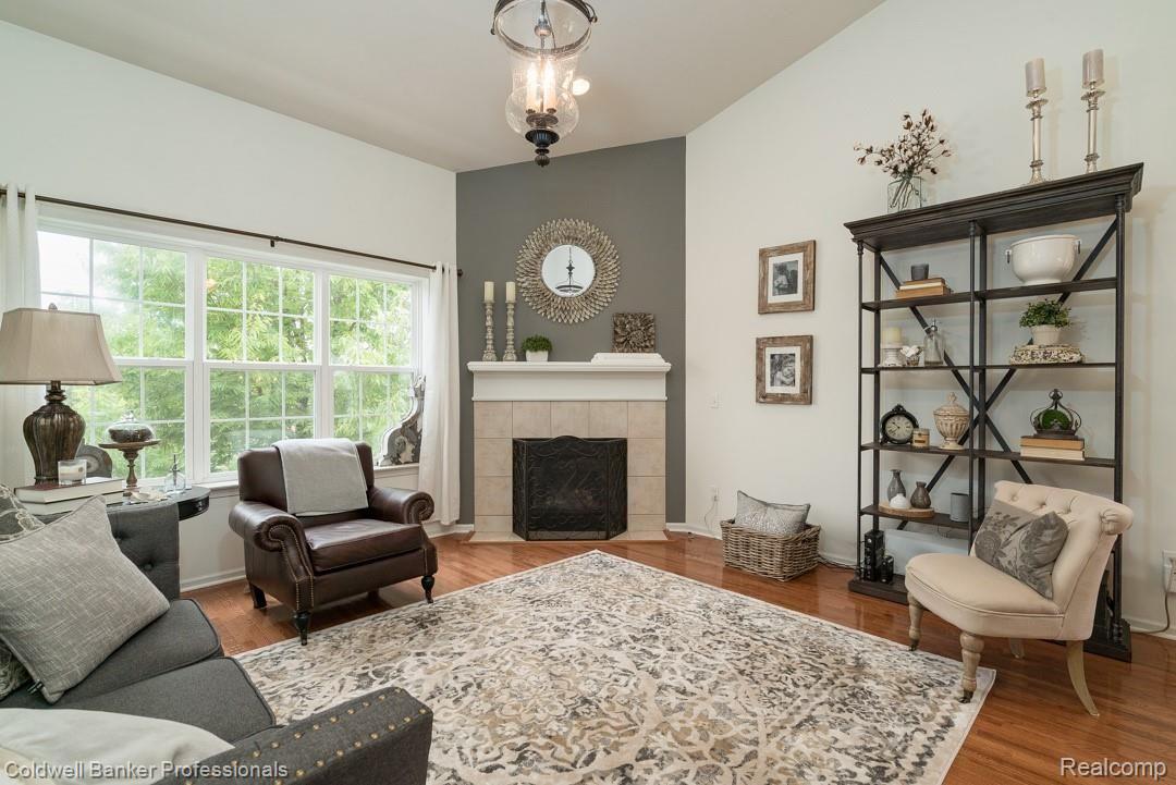 759 East Bluff Court Rochester, MI 48306 - Photo 15 of 44 New hardwoods throughout entry level
