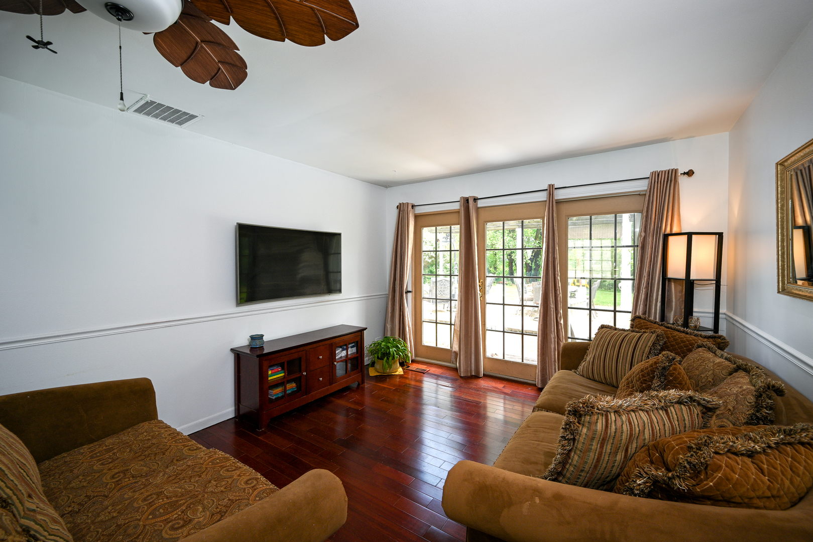 2019 Paddock Court Wheaton, IL 60187 - Photo 14 of 25 a living room with furniture and a flat screen tv