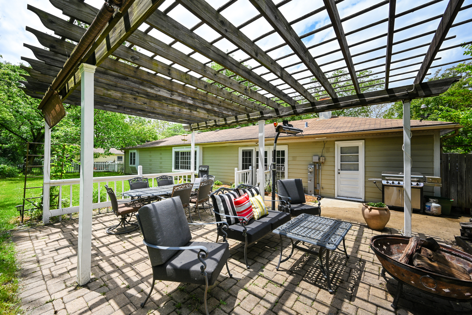2019 Paddock Court Wheaton, IL 60187 - Photo 22 of 25 a view of a patio with table and chairs and wooden floor