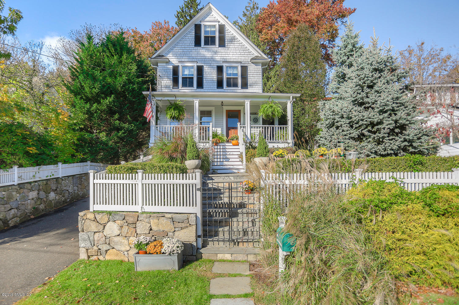 36 Arch Street Riverside, CT 06878 - Photo 24 of 37 a front view of a house with garden