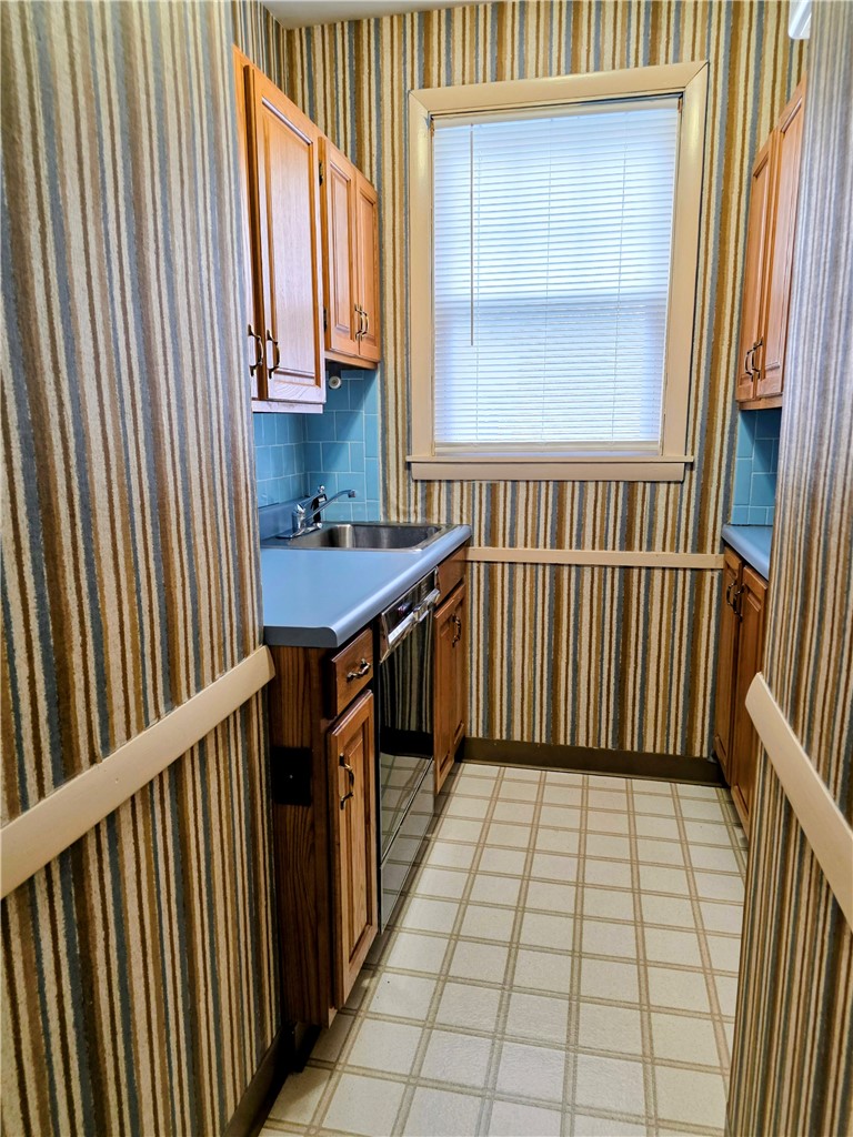 55 Higgins Avenue Providence, RI 02908 - Photo 3 of 44