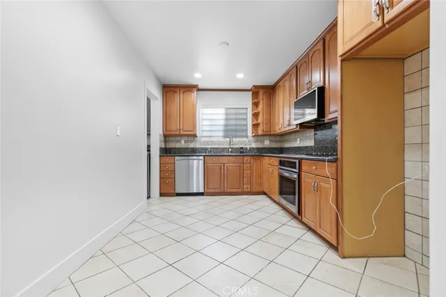 $4,650 | 11001 Collett Avenue, Granada Hills, CA 91344