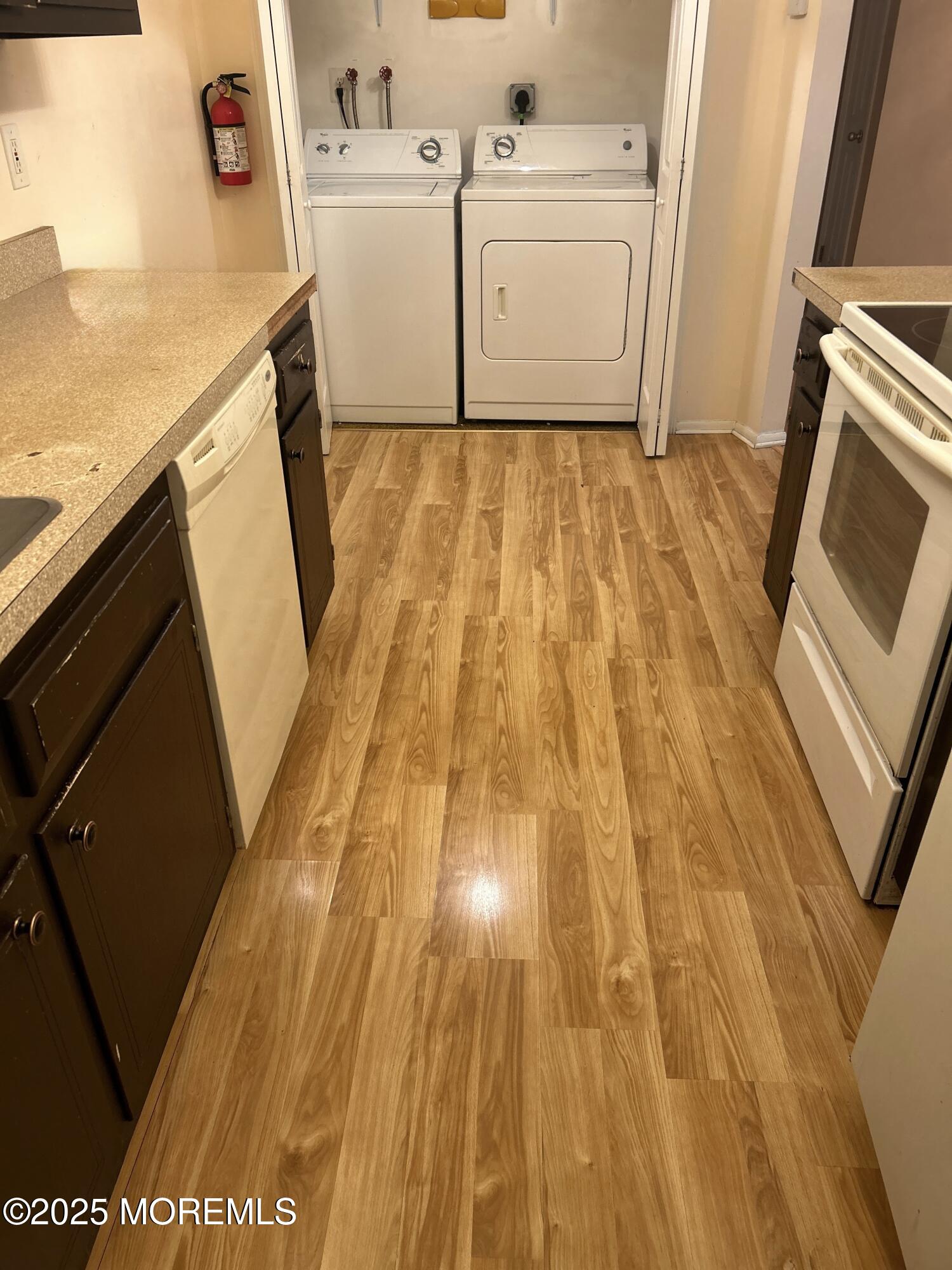 71 Overlook Way, Unit H Manalapan, NJ 07726 - Photo 3 of 5 a utility room with dryer and washer