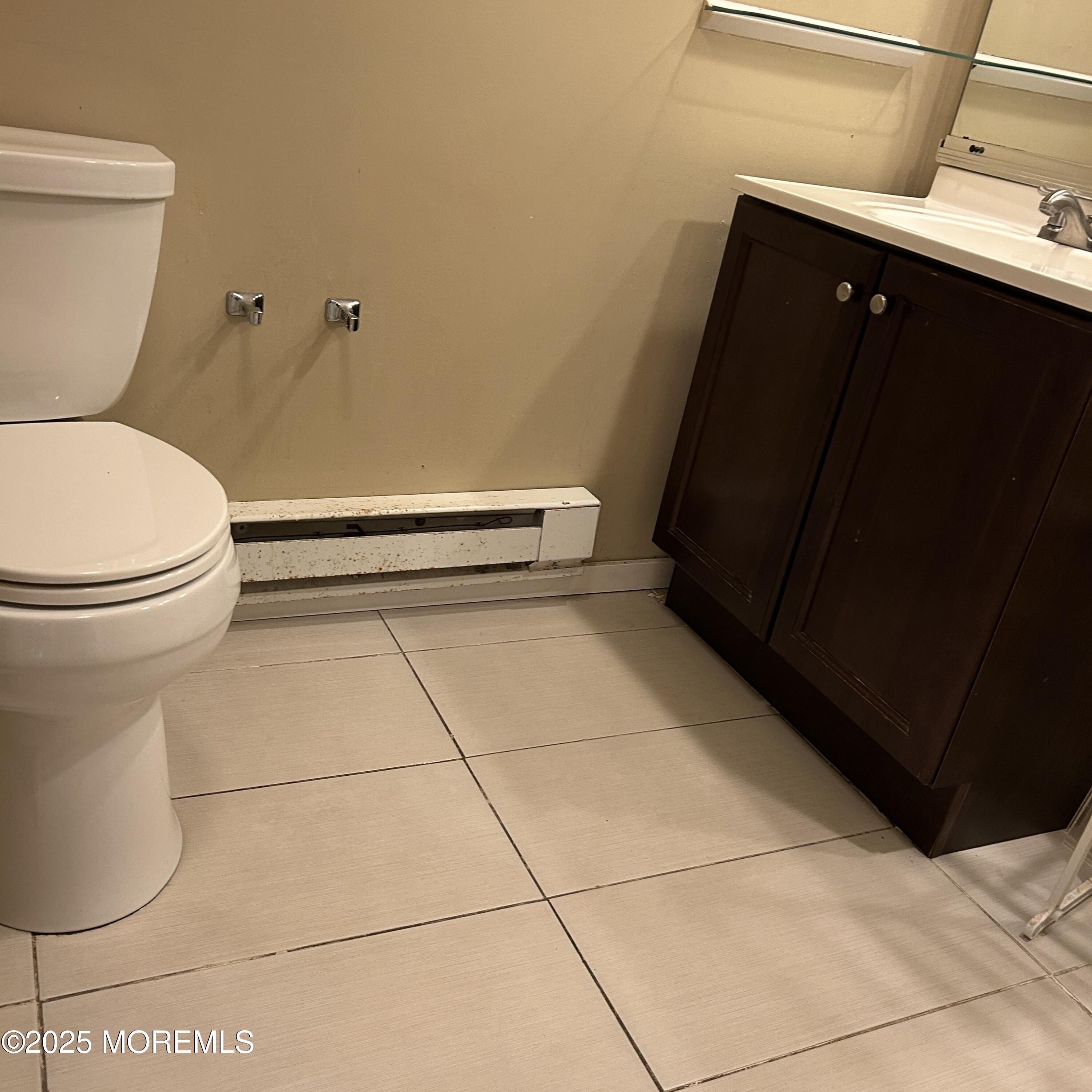 71 Overlook Way, Unit H Manalapan, NJ 07726 - Photo 4 of 5 a bathroom with a sink and a toilet