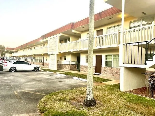 $1,675 | 4163 Southwest 67th Avenue, Unit 216C, Davie, FL 33314