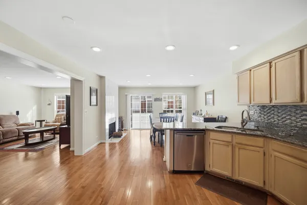 $394,000 | 883 Sparta Court, Vernon Hills, IL 60061