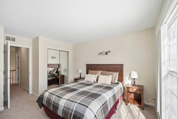 $394,000 | 883 Sparta Court, Vernon Hills, IL 60061