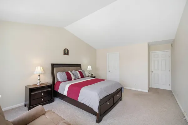 $394,000 | 883 Sparta Court, Vernon Hills, IL 60061