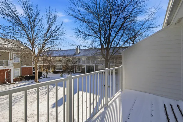 $394,000 | 883 Sparta Court, Vernon Hills, IL 60061