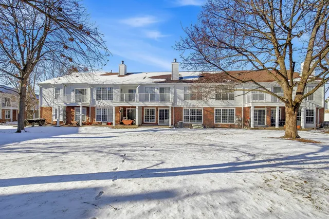 a view of a large white building