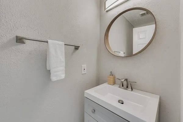 $5,000 | 8324 Autumncrest Court, Dallas, TX 75249