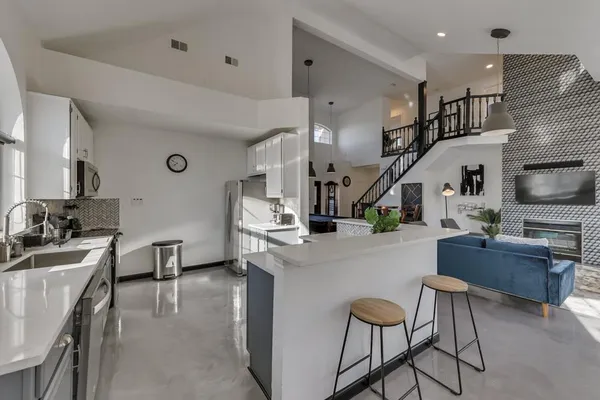 $5,000 | 8324 Autumncrest Court, Dallas, TX 75249