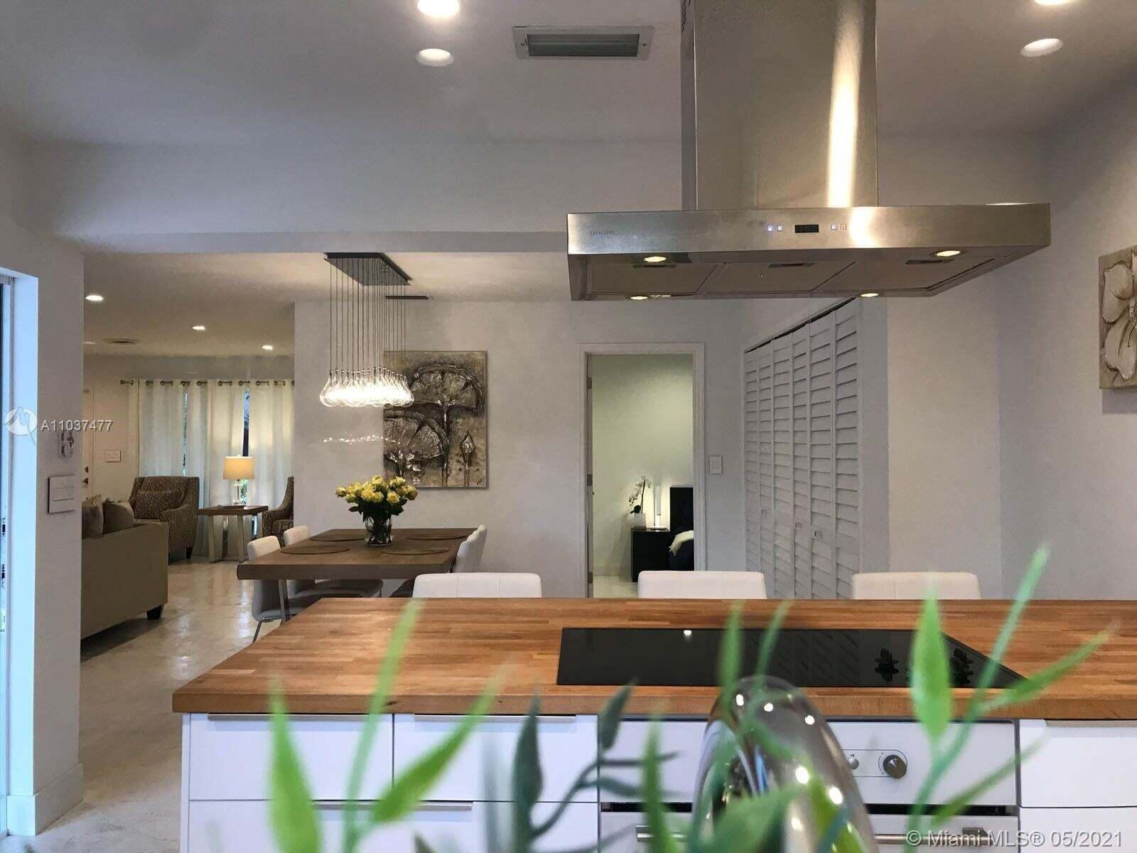 131 Orchard Ridge Lane Boca Raton, FL 33431 - Photo 2 of 19 Kitchen to Dining Area