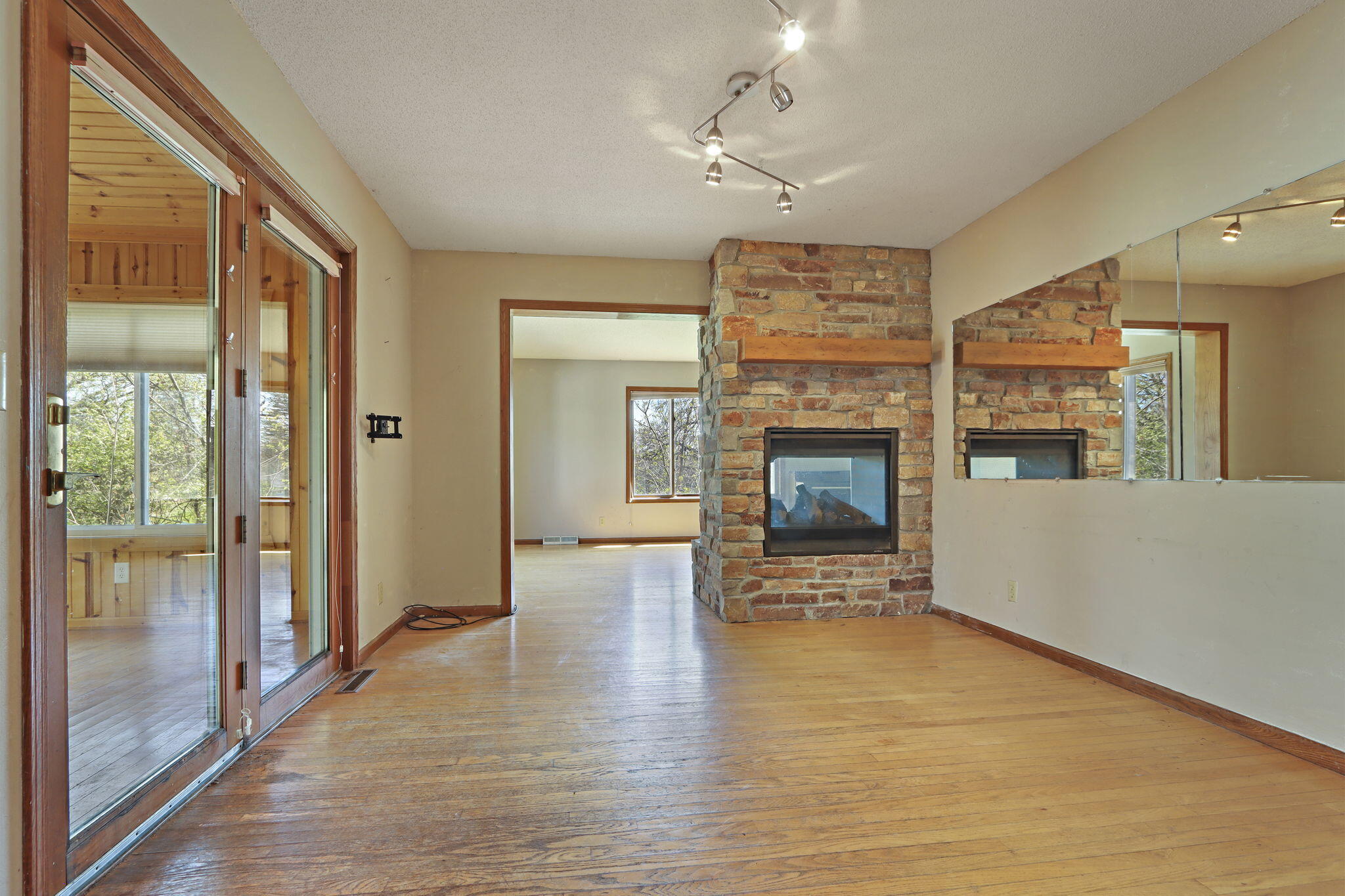 N1420 Cedar Road Bloomfield, WI 53147 - Photo 11 of 37 k