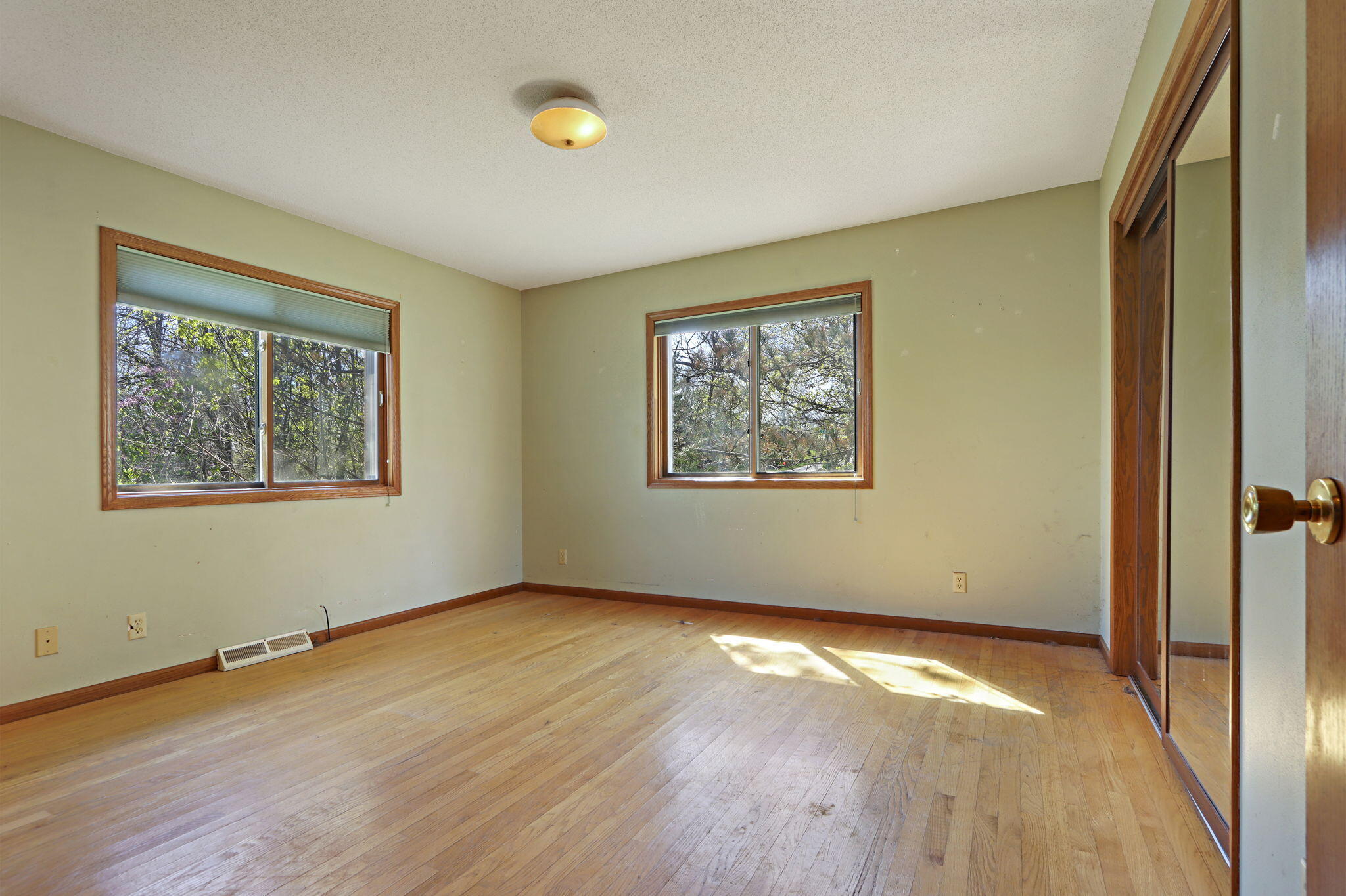 N1420 Cedar Road Bloomfield, WI 53147 - Photo 21 of 37 Primary Bdrm
