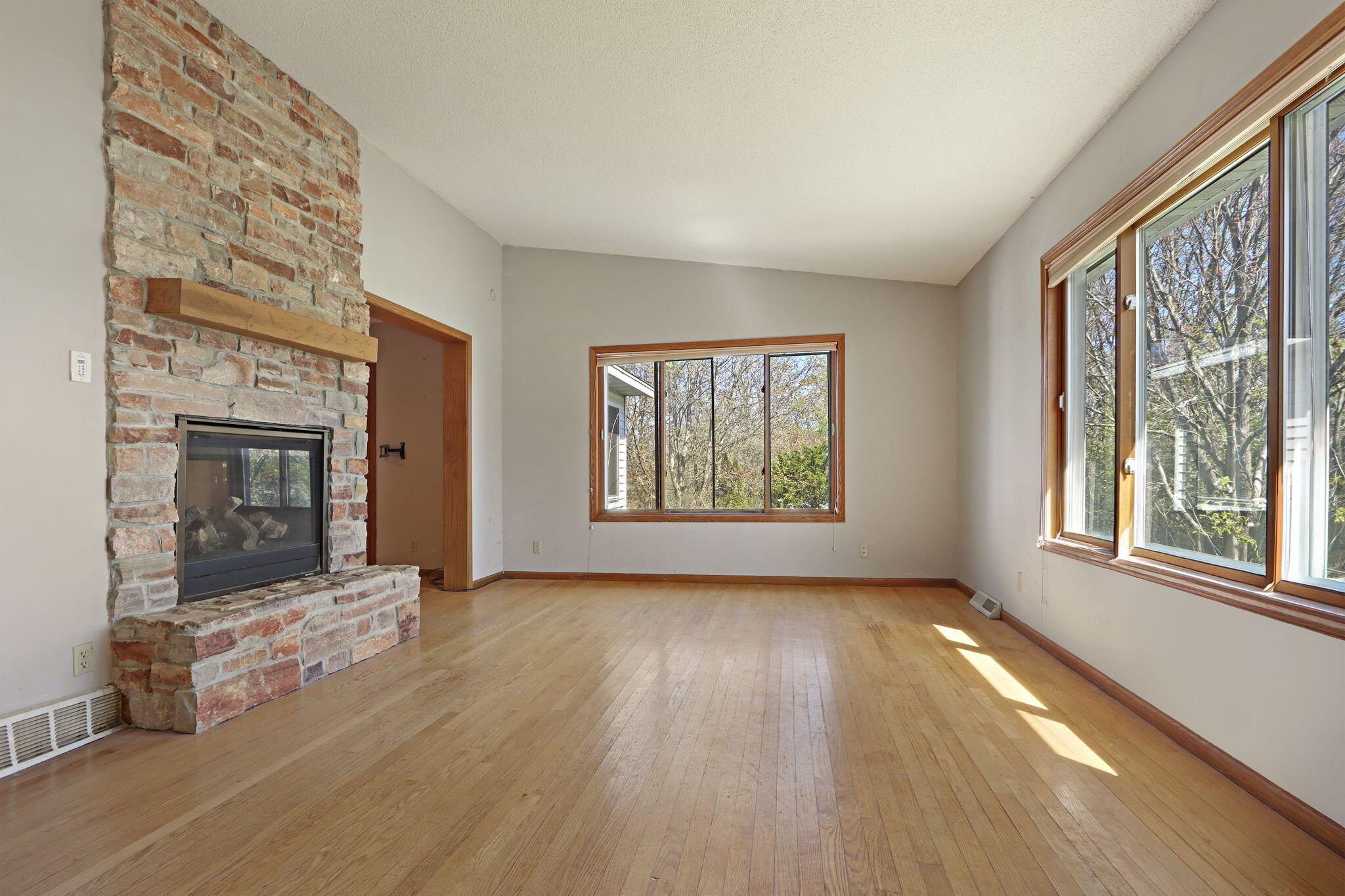 N1420 Cedar Road Bloomfield, WI 53147 - Photo 7 of 37 g