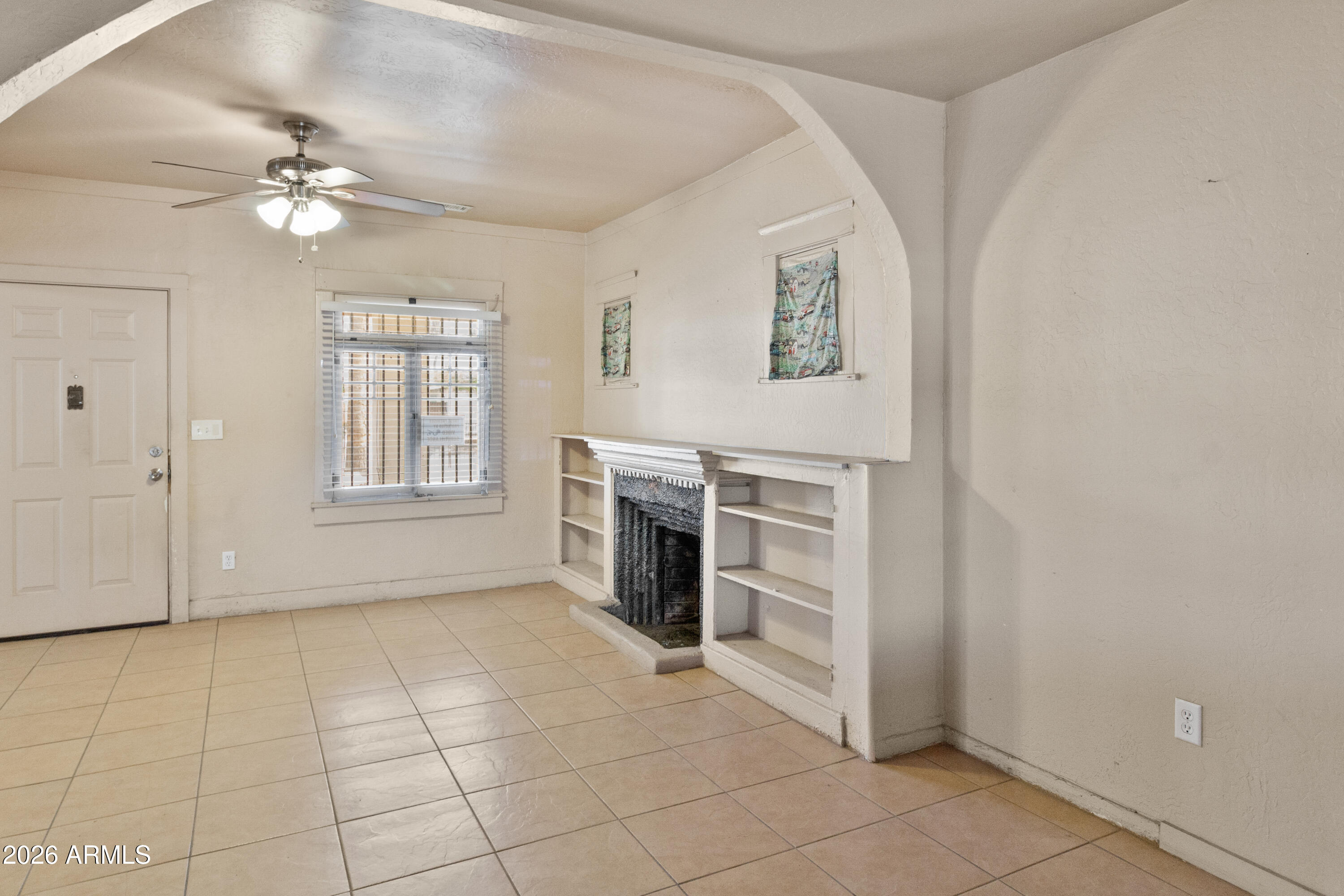 1237 East Pierce Street Phoenix, AZ 85006 - Photo 7 of 23 a view of a livingroom with an empty space and a ceiling fan