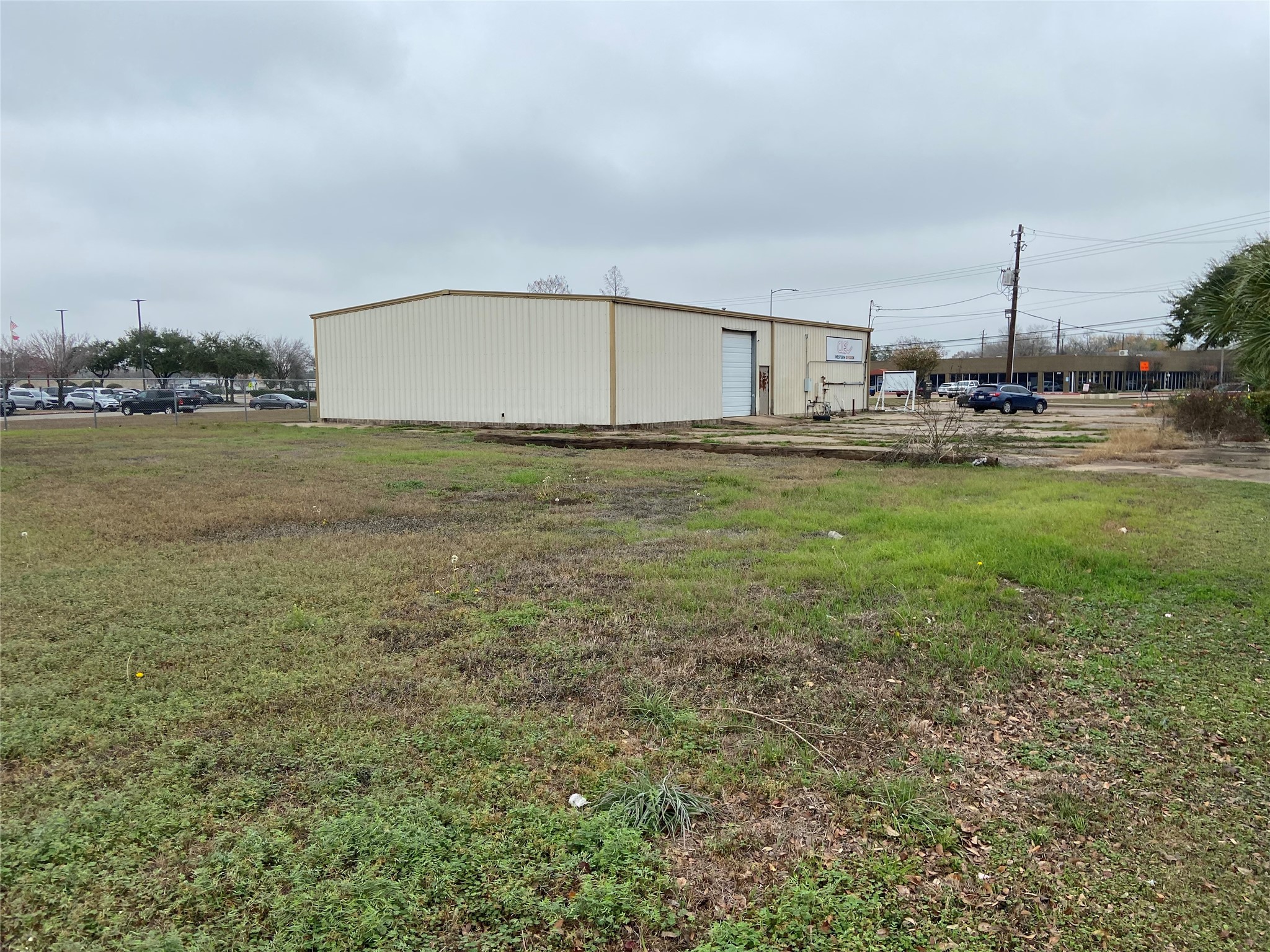 3750 Red Bluff Road Pasadena, TX 77503 - Photo 3 of 7 a very nice looking yard with a large window