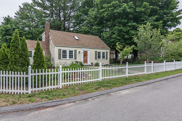 3 Weld Road Stoneham, MA 02180 - Photo 1 of 18 Gallery Image 1