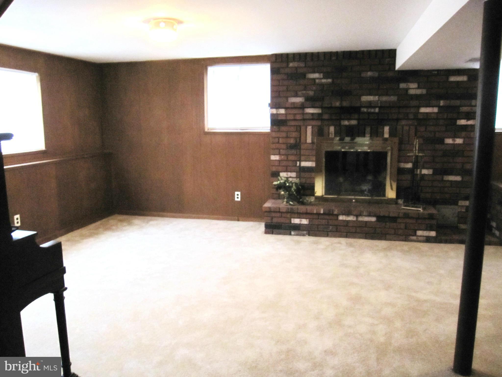 418 Nollmeyer Road Baltimore, MD 21220 - Photo 21 of 30 Family Room