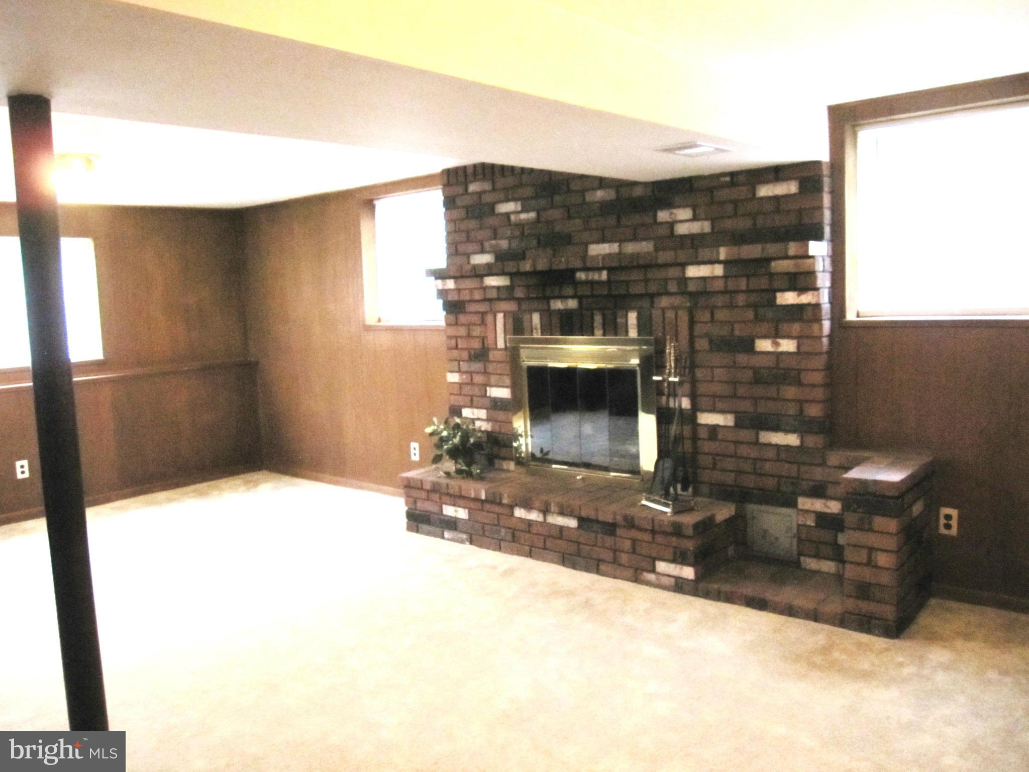 418 Nollmeyer Road Baltimore, MD 21220 - Photo 22 of 30 Family Room
