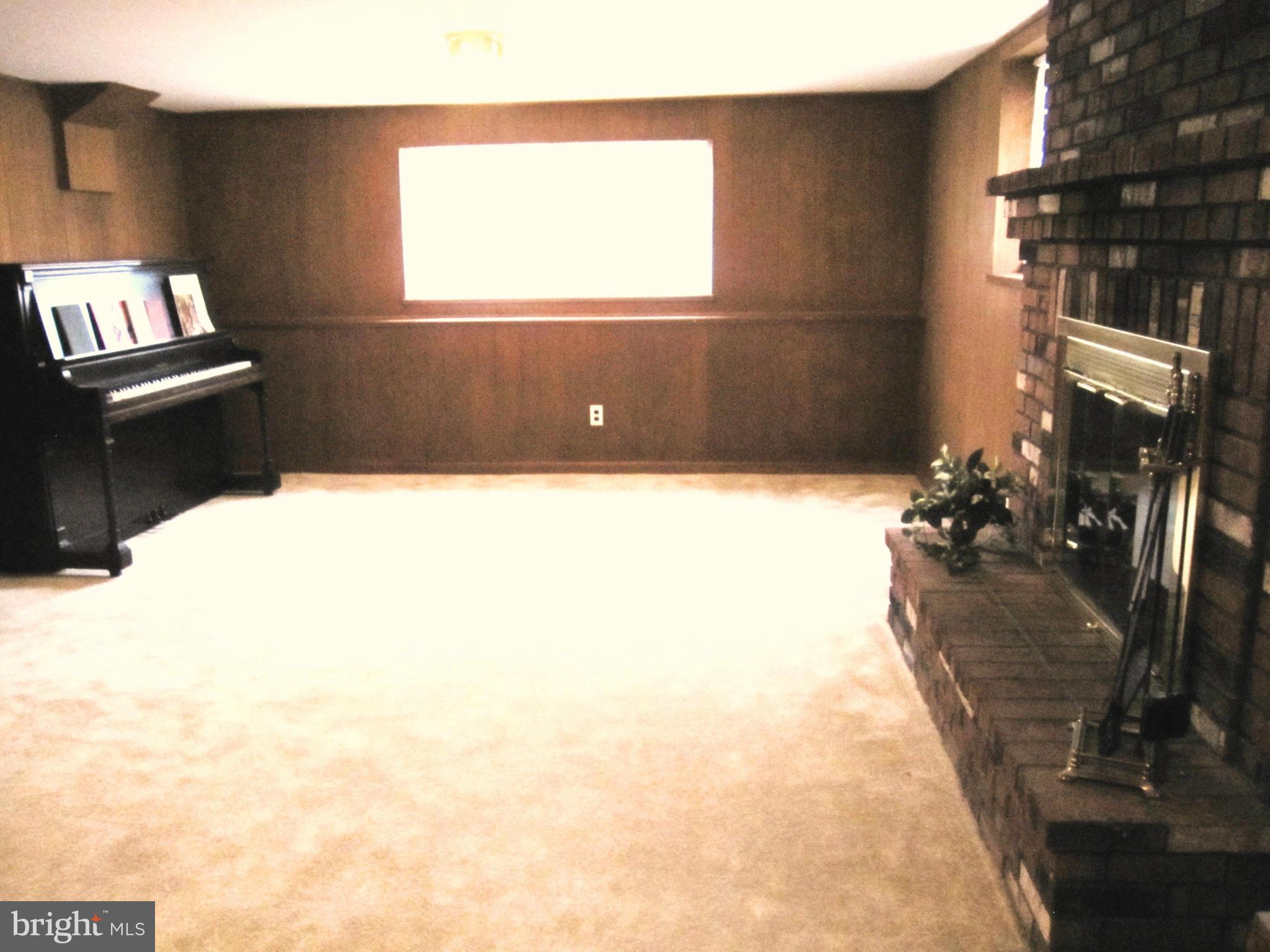 418 Nollmeyer Road Baltimore, MD 21220 - Photo 23 of 30 Family Room