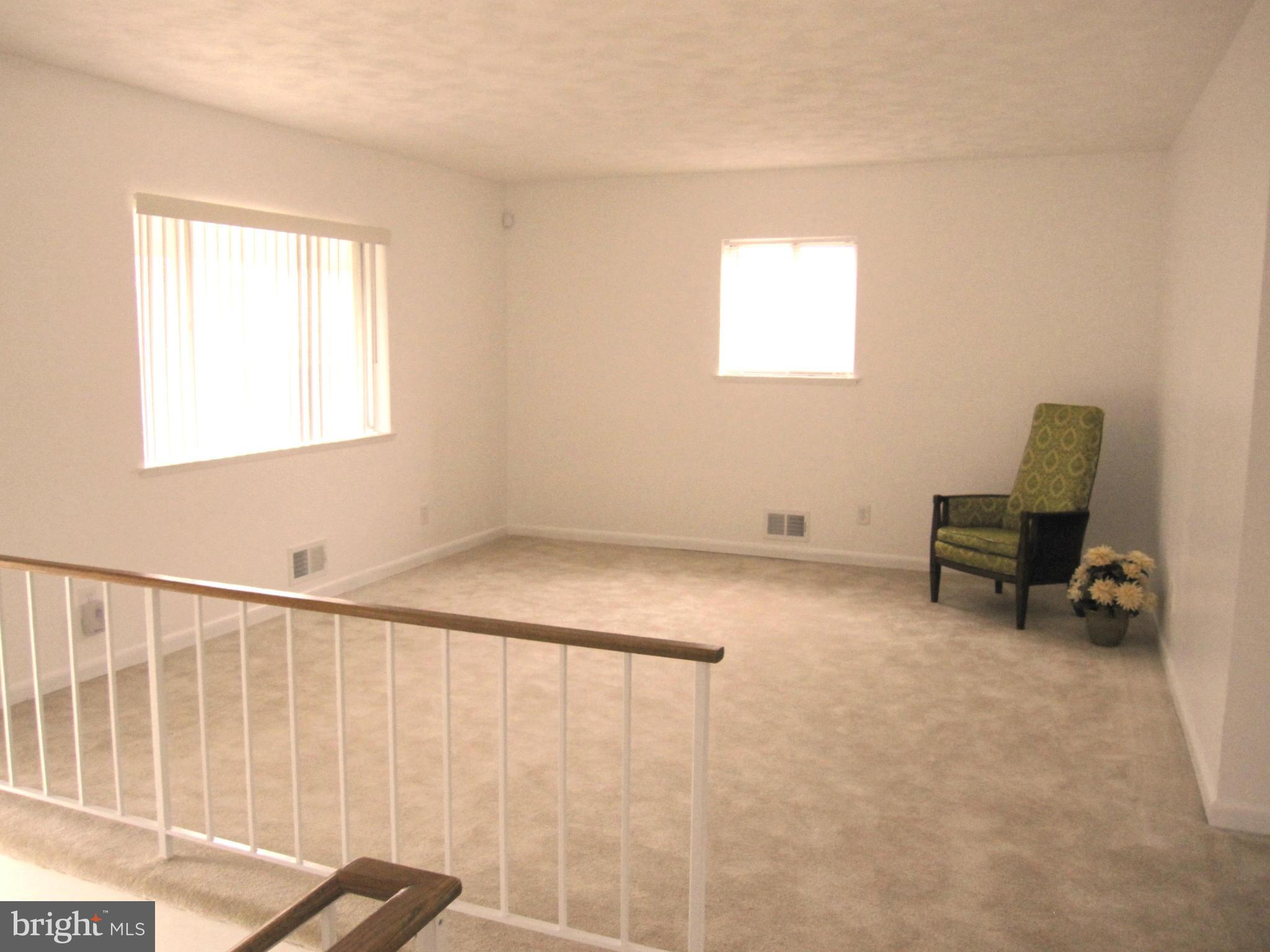 418 Nollmeyer Road Baltimore, MD 21220 - Photo 4 of 30 Living Room