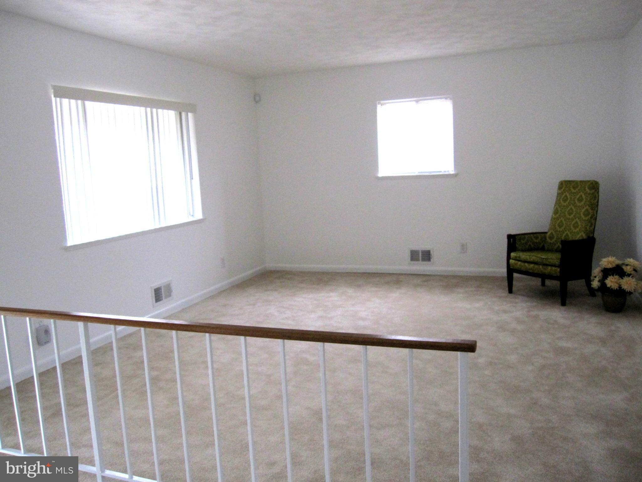 418 Nollmeyer Road Baltimore, MD 21220 - Photo 5 of 30 Living Room