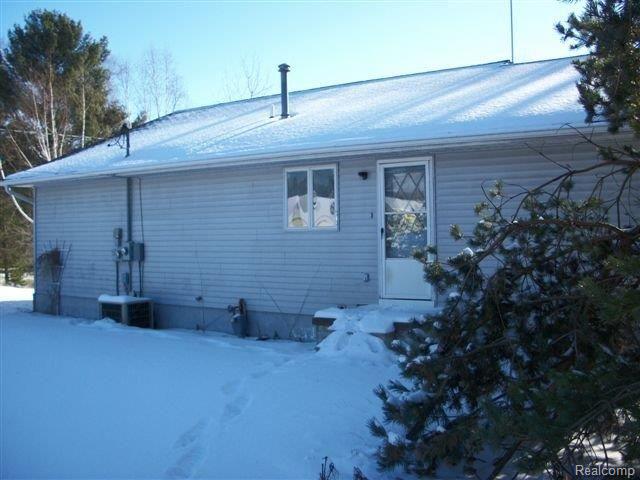 3340 Lakeshore Road Lexington, MI 48450 - Photo 10 of 11 2 Rear