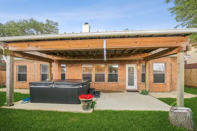 $395,000 | 1352 Deer Ridge Drive, League City, TX 77573