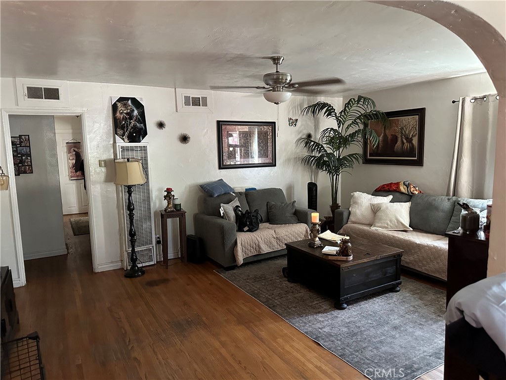 3432 Russell Street Riverside, CA 92501 - Photo 7 of 20 Living room