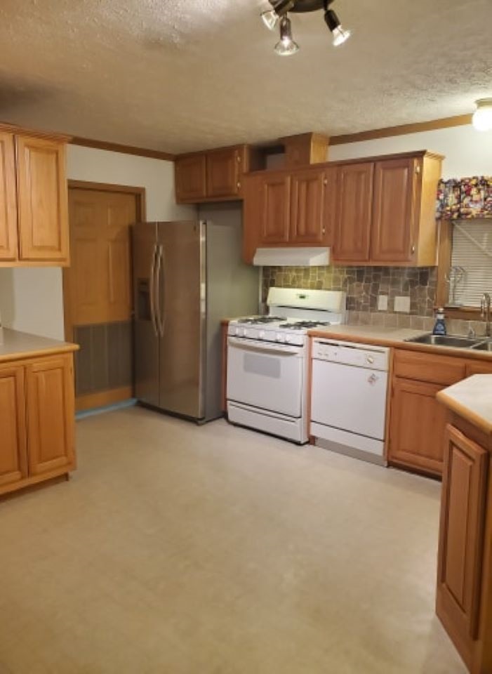 6485 North Lewis Road Coleman, MI 48618 - Photo 10 of 29 1871597-9.JPG