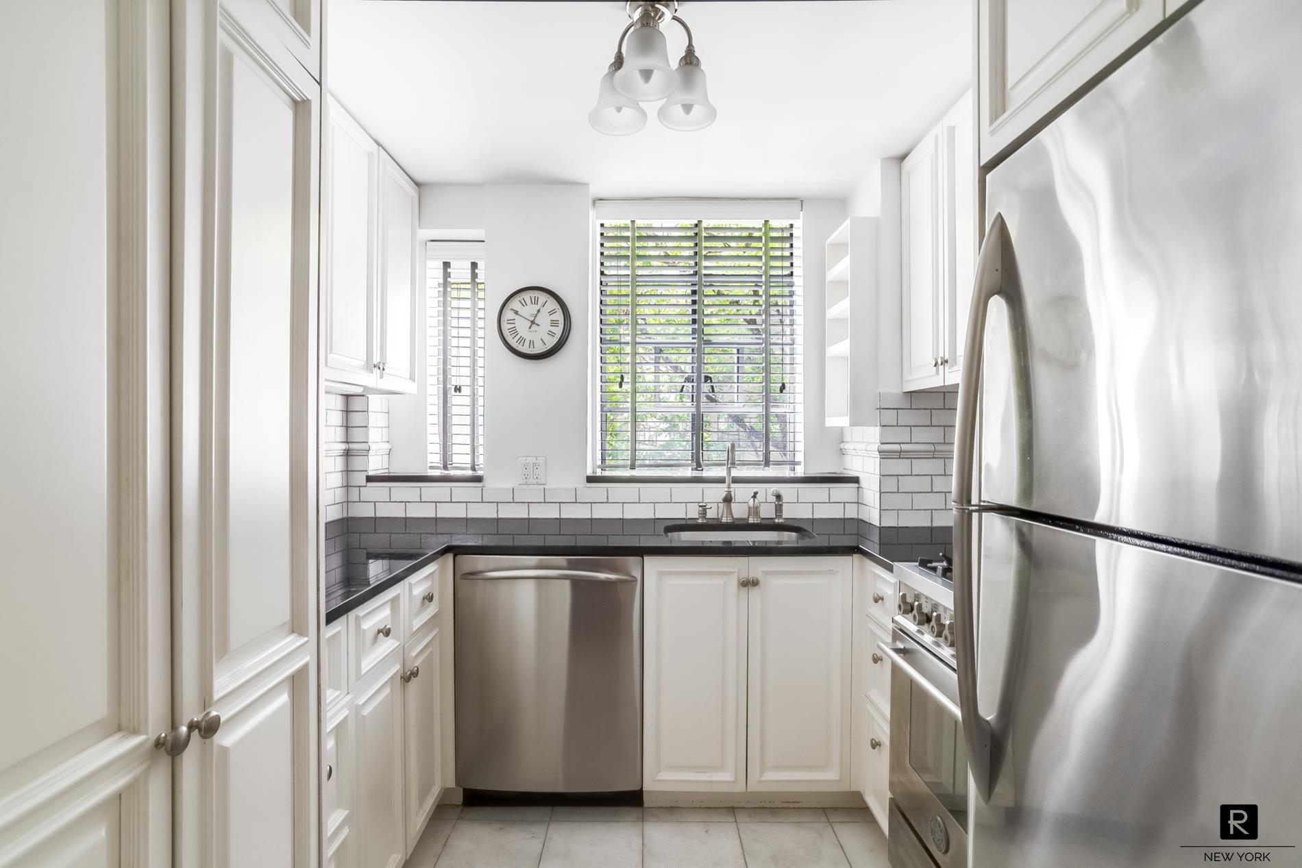 140 Riverside Drive, Unit 6M Manhattan, NY 10024 - Photo 3 of 16