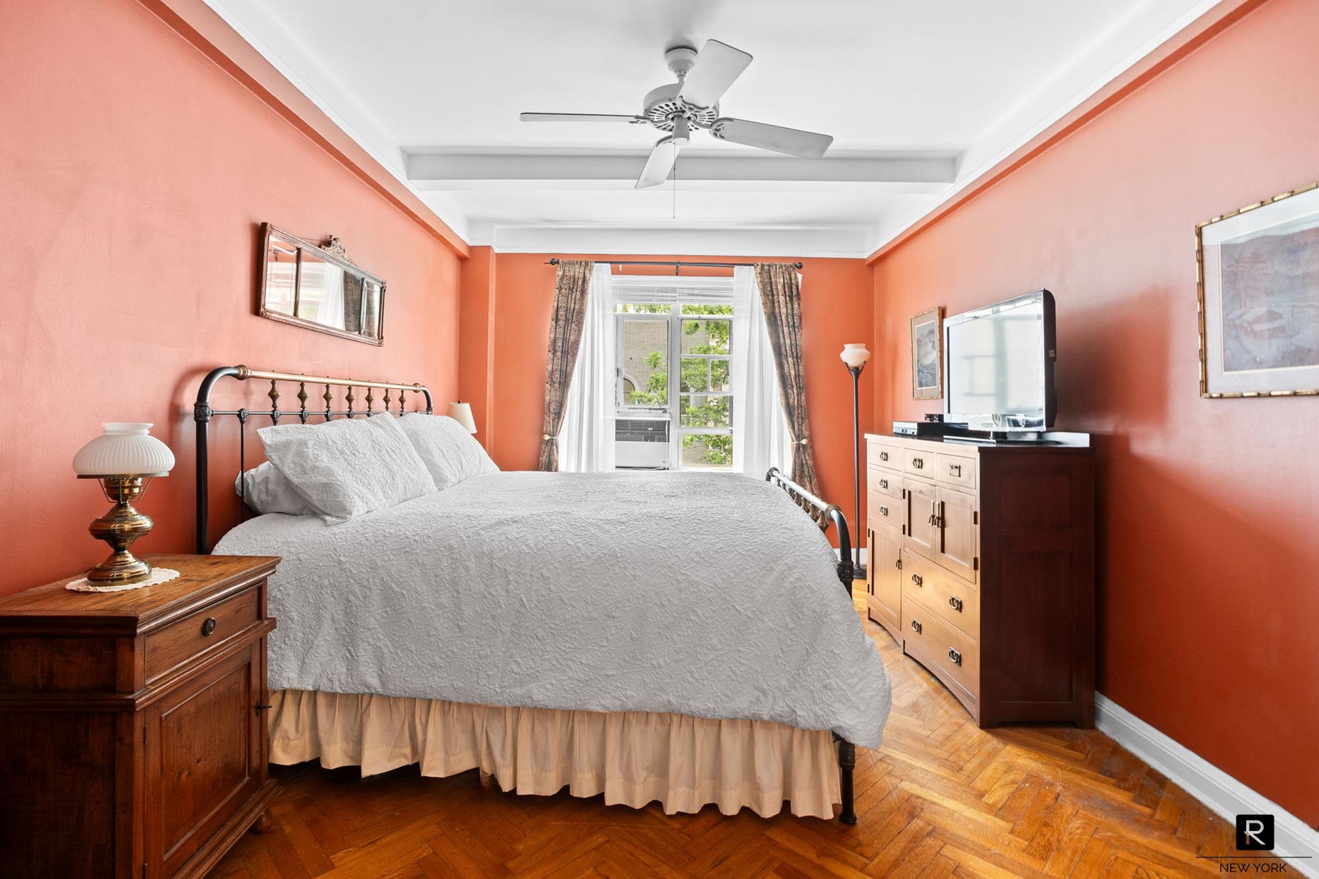 140 Riverside Drive, Unit 6M Manhattan, NY 10024 - Photo 4 of 16