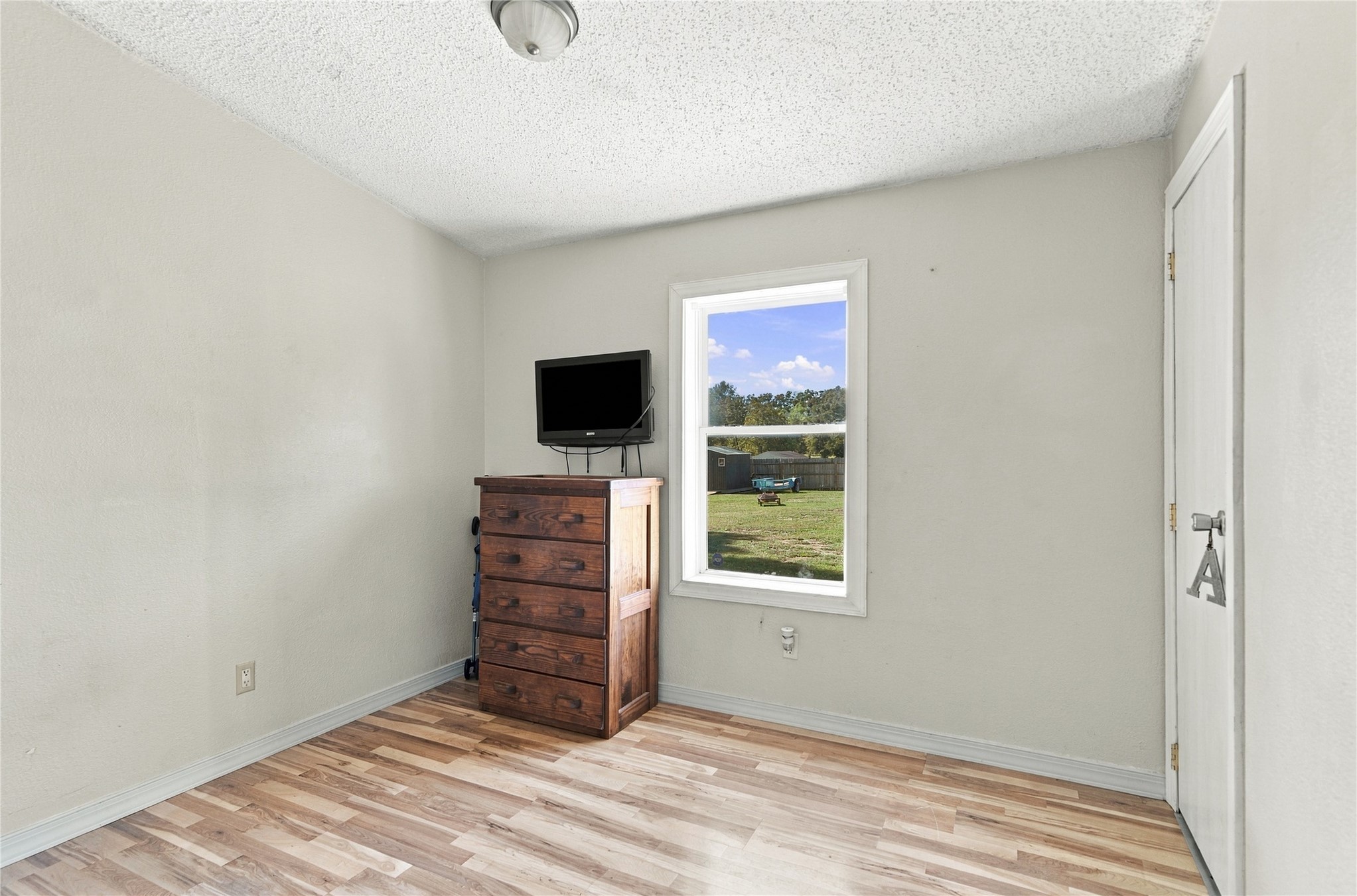 15 Sun Prairie Road Pryor, OK 74361 - Photo 18 of 34 3rd bedroom w/window to the back yard
