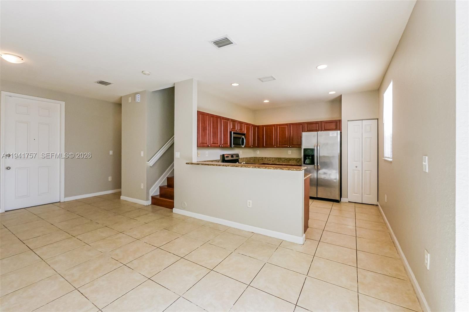 457 Southeast 37th Place Homestead, FL 33033 - Photo 4 of 15