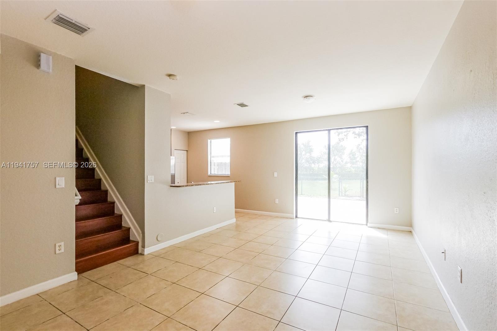 457 Southeast 37th Place Homestead, FL 33033 - Photo 5 of 15