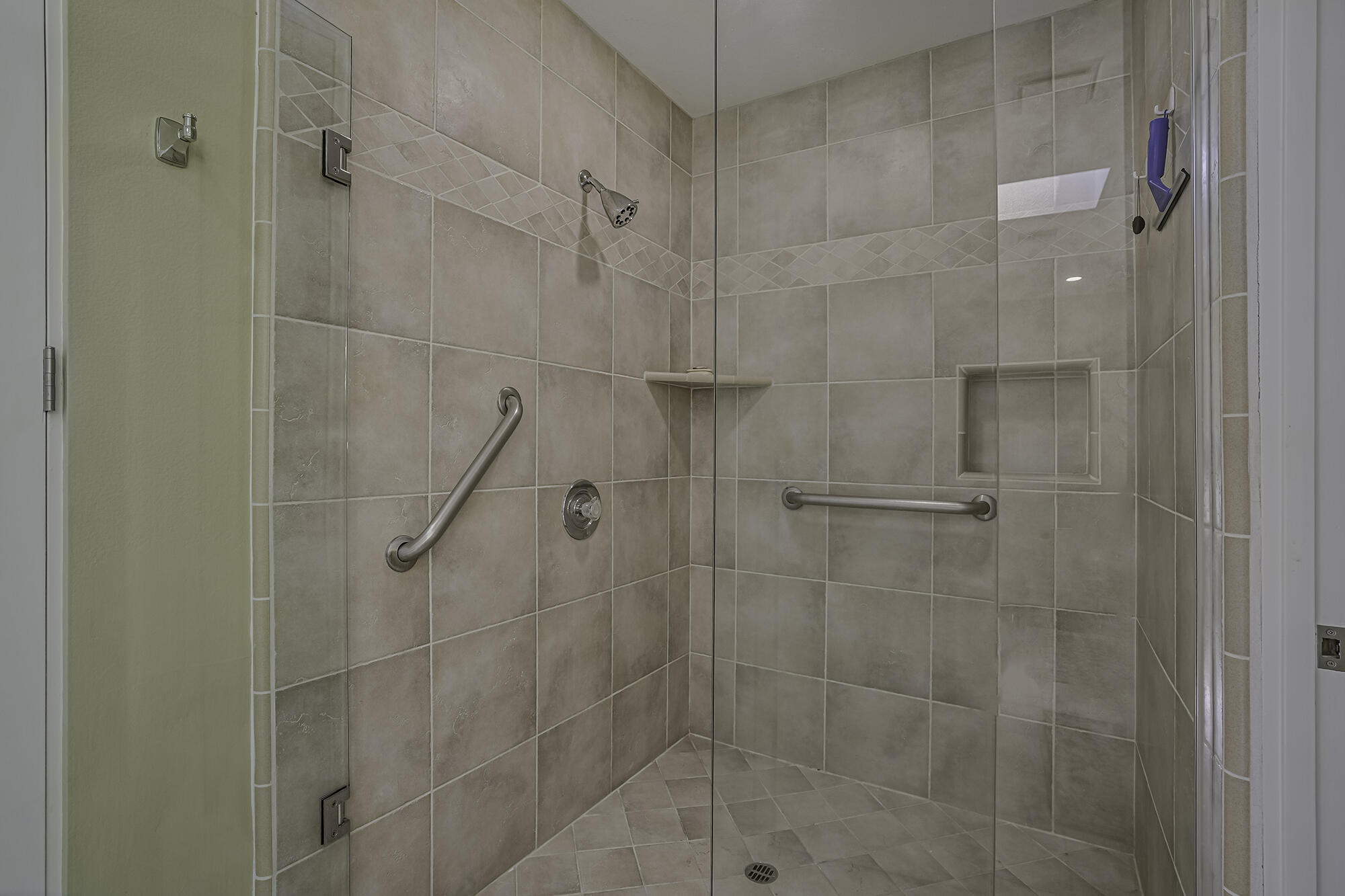 4 Stephens Court Rancho Mirage, CA 92270 - Photo 11 of 50 a bathroom with a shower