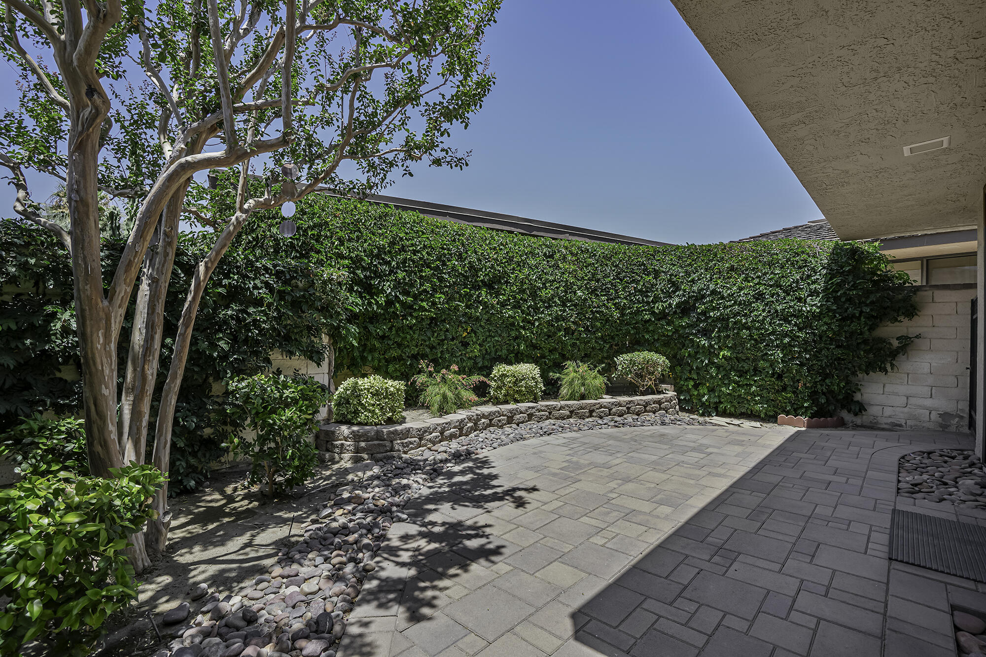 4 Stephens Court Rancho Mirage, CA 92270 - Photo 14 of 50 a view of a backyard