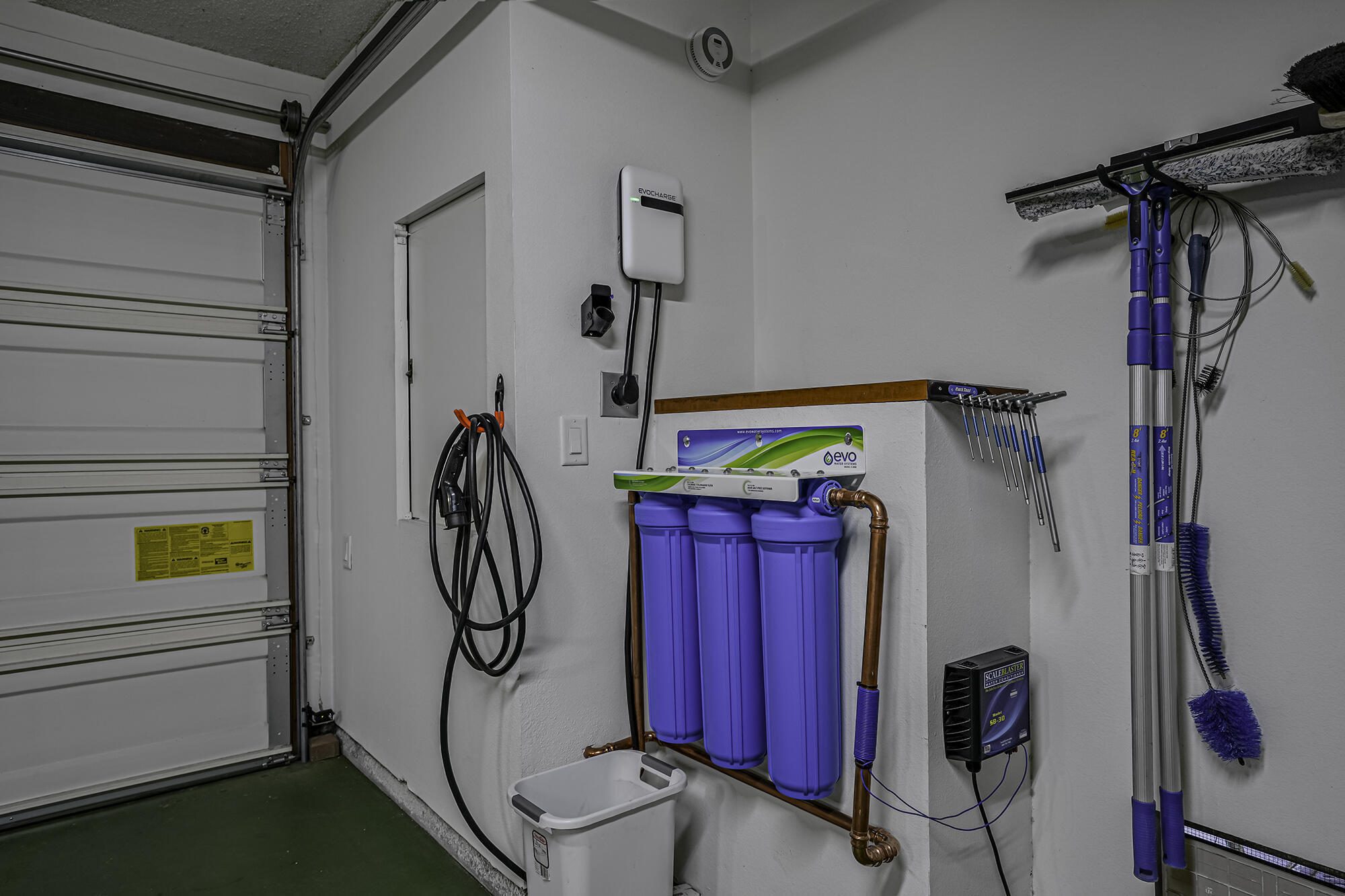 4 Stephens Court Rancho Mirage, CA 92270 - Photo 19 of 50 a view of walk in closet