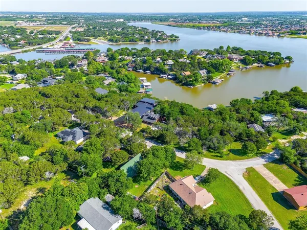 $698,000 | 228 Rock Harbor Drive, Granbury, TX 76048