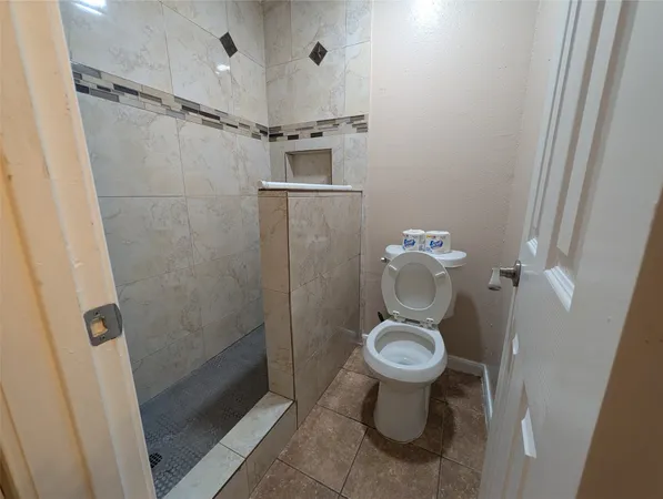 $1,695 | 3435 Creek Grove Drive, Houston, TX 77066