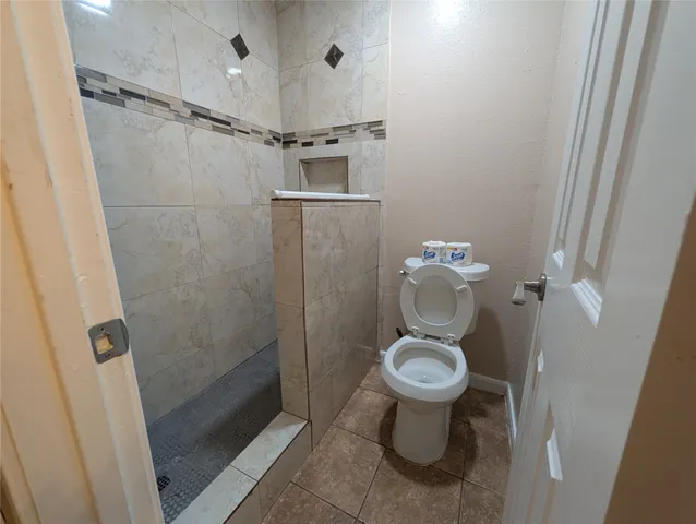 $1,725 | 3435 Creek Grove Drive, Houston, TX 77066