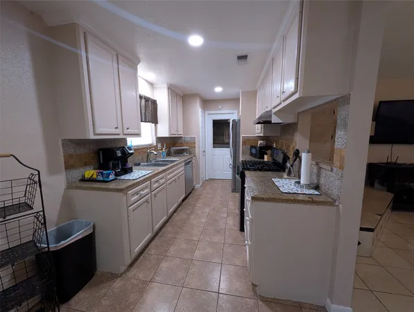 $1,695 | 3435 Creek Grove Drive, Houston, TX 77066