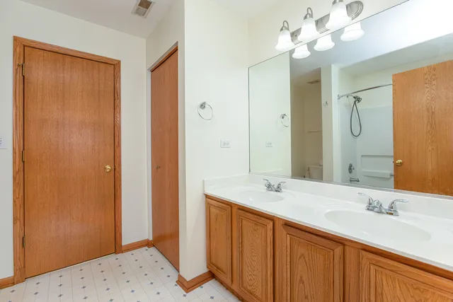 $264,900 | 2459 Mayfield Drive, Montgomery, IL 60538