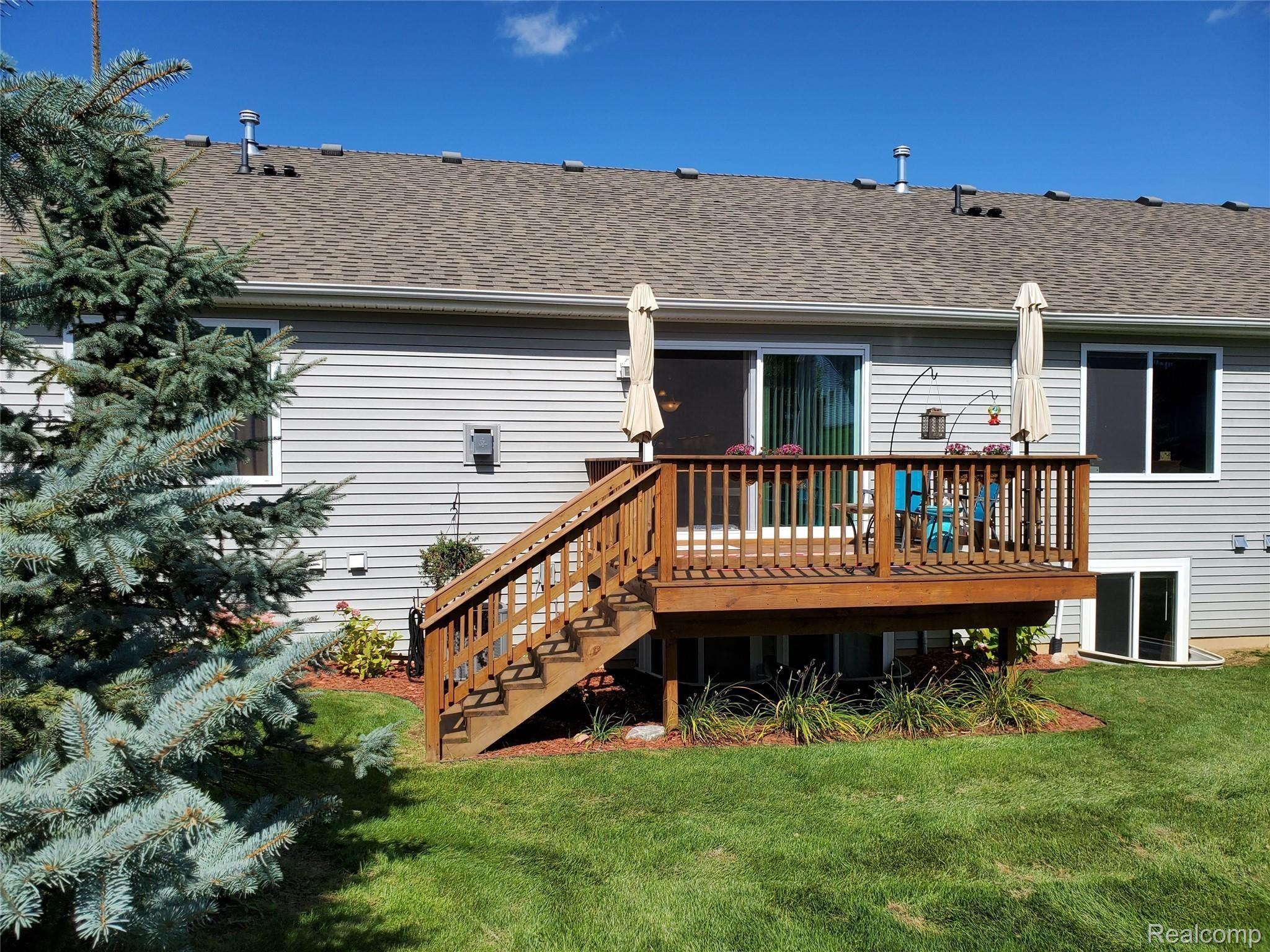 485 Hosta Howell, MI 48843 - Photo 4 of 23 20190914_140946.jpg